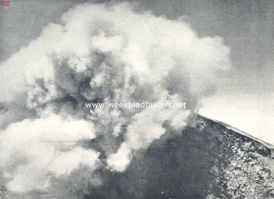 Mexico, 1924, Popocatepetl, Een beklimming van de Popocatepetl. De kraterrand van den Popocatepetl, tijdens een uitbarsting