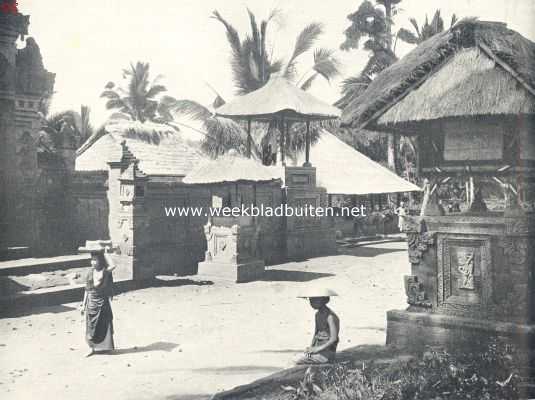 Bali. Plekje in een dessa in Zuid-Bali