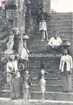 Indonesi, 1924, Sangsit, Bali. Trap naar een tempel te Sangsit