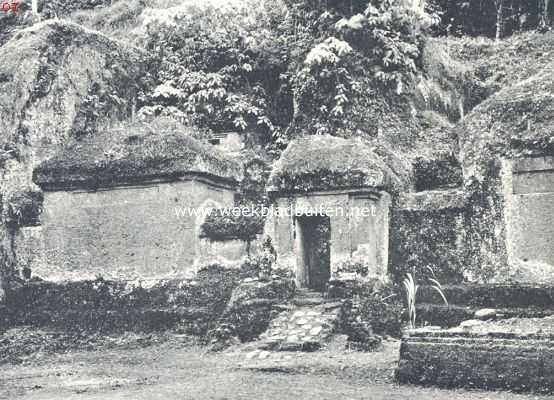 Indonesi, 1924, Tampaksiring, Bali. Ingang van het Boeddhistische rotsklooster bij Tampak Siring (Zuid-Bali)