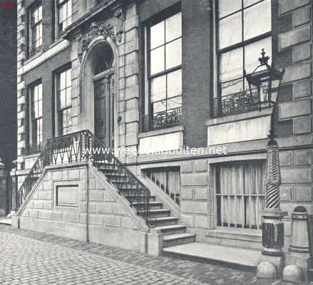 Zuid-Holland, 1924, Schiedam, Gevelfragment van een in 1781 gebouwd patricisch huis te Schiedam, thans kantongerecht