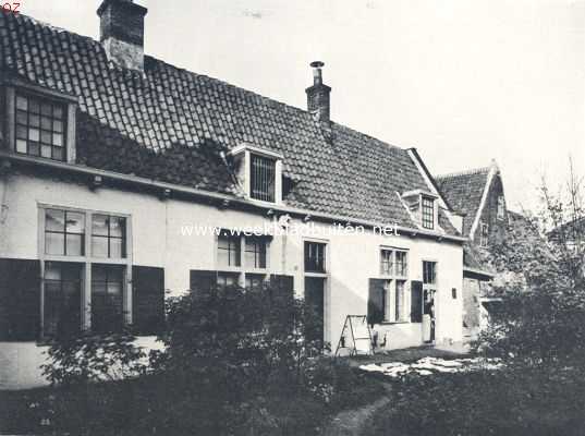 Noord-Holland, 1924, Haarlem, Haarlemsche hofjes. Het hofje van Bakenes, huisjes aan de binnenplaats