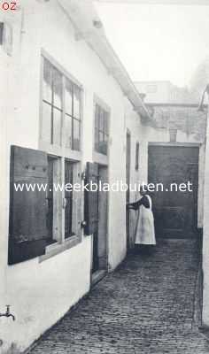 Noord-Holland, 1924, Haarlem, Haarlemsche hofjes. Een aardig hoekje in het hofje van Bakenes