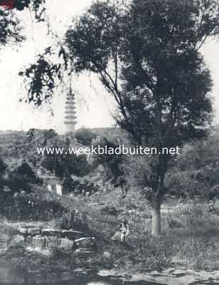 China, 1924, Peking, De Bittersteenbron bij Peking. Op den achtergrond de marmeren pagode