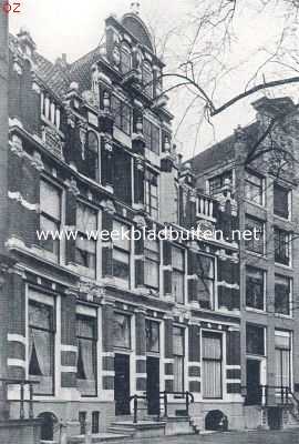 Het fraaie huis aan de Heerengracht, waarvan de rechterhelft is aangekocht door de vereeniging 