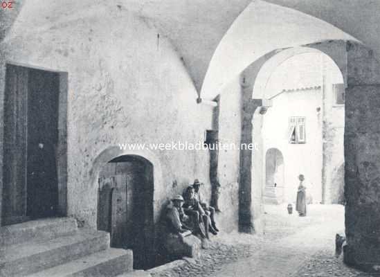 Frankrijk, 1924, La Turbie, Bergdorpen. Een oude doorgang in La Turbie