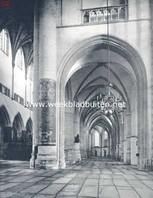 Noord-Holland, 1924, Haarlem, De oude Sint Bavokerk te Haarlem. Gezicht in den kooromgang