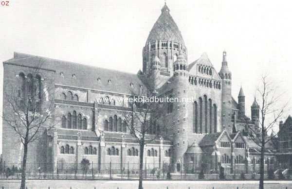 Noord-Holland, 1924, Haarlem, De nieuwe Sint Bavokerk te Haarlem. De zuidelijke gevel van de nieuwe Sint Bavokerk te Haarlem
