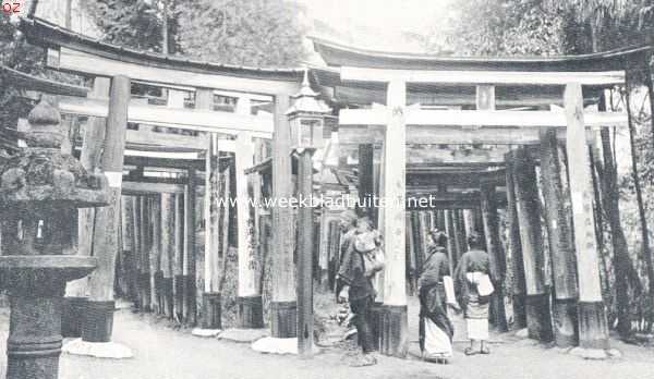 Japan, 1924, Kyoto, Japan. De ingang van een tempel te Kioto