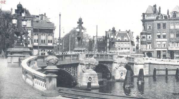 Langs den Amstel. De Amstel bij de Blauwbrug