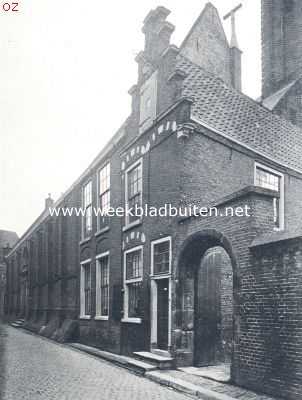 De Bakenesserkerk te Haarlem. Kosterij en toegang naar het Kerkplein in de Vrouwesteeg