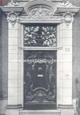 Deur van een huis aan de Nieuwe Gracht te Haarlem