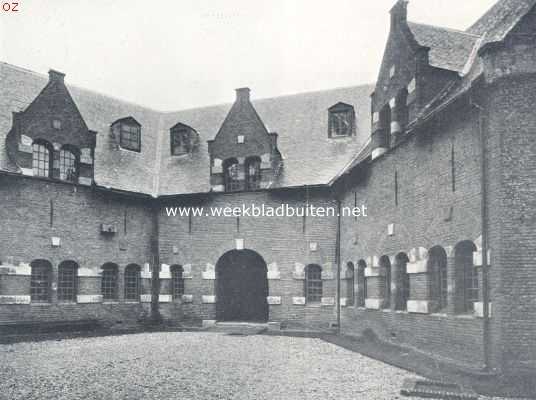 Noord-Brabant, 1924, Den Bosch, Het Kruithuis te 's-Hertogenbosch. De binnenplaats 1