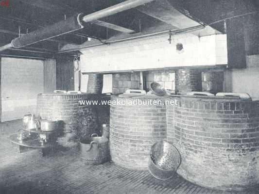 Noord-Holland, 1924, Amsterdam, Het Diakonie Oude Vrouwen- en Mannenhuis der Ned.-Herv. Gem. te Amsterdam. De oude keuken van het Diakonie Oude Vrouwen- en Mannenhuis, niet meer in gebruik