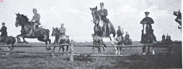De Koninkl. Nederlandsche Jachtvereeniging en het jachtrijden achter de honden. Zutphen 1920. Hoe meerdere ruiters over een hek springen