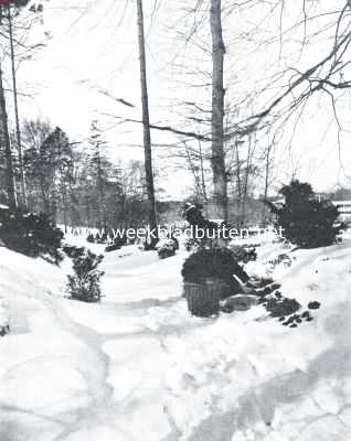 Noord-Holland, 1925, Heemstede, De Voorjaarsbloemententoonstelling op Groenendaal. Terwijl de Maartsche sneeuw den grond dekt, worden voorbereidingen getroffen hem te dekken met een bloemtapijt