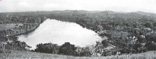Suriname, 1925, Berg en Dal, De plantage Berg en Dal in Suriname. Bij de plantage Berg en Dal