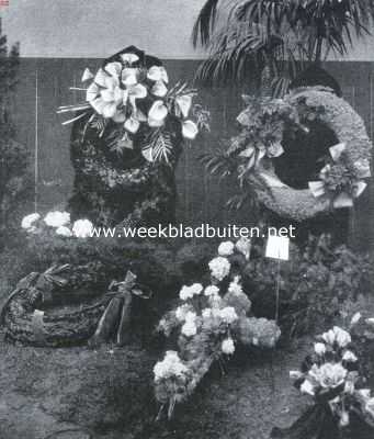 Noord-Holland, 1925, Heemstede, De Voorjaarsbloemententoonstelling te Heemstede. Groep grafwerk, bloemenmagazijn (Annie Wigman, Haarlem). Gouden medaille