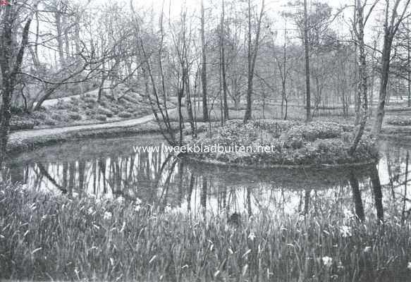 De Voorjaars-bloemententoonstelling te Heemstede. Het Narcissendal met Waterlelievijver