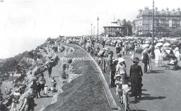 Aan Engeland's Zuidoostkust. De Leas te Folkestone. Links het zig-zag pad