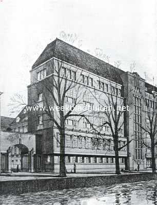 Noord-Holland, 1925, Amsterdam, De nieuwe vleugel van het Amsterdamsche Raadhuis aan de Oudezijds Voorburgwal, noordelijk gedeelte