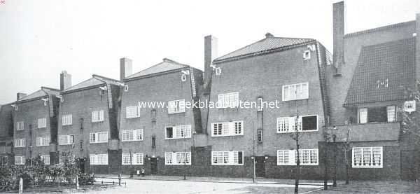 Noord-Holland, 1925, Amsterdam, Het nieuwe Amsterdam. Woonhuizen aan het Therse Schwartzeplein. Uit 