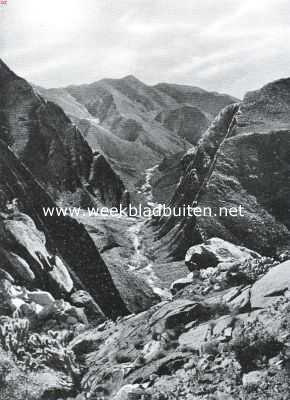 Carriso Gorge. Nog een afbeelding van de Carriso Gorge in Californi, die een goede voorstelling geeft van het woeste berglandschap