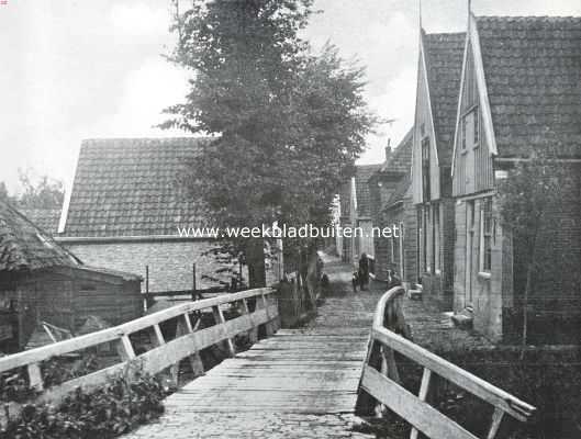 Noord-Holland, 1925, De Rijp, De Rijp. Schilderachtige bruggetjes leiden naar zijstraatjes