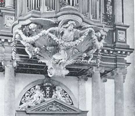 Noord-Holland, 1925, Amsterdam, De Westerkerk te Amsterdam. Versiering onder het rugpositief van het orgel in de Westerkerk