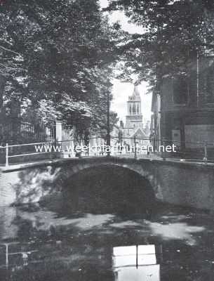 Zuid-Holland, 1925, Delft, Gezicht van de Oude Delft op den stadhuistoren te Delft