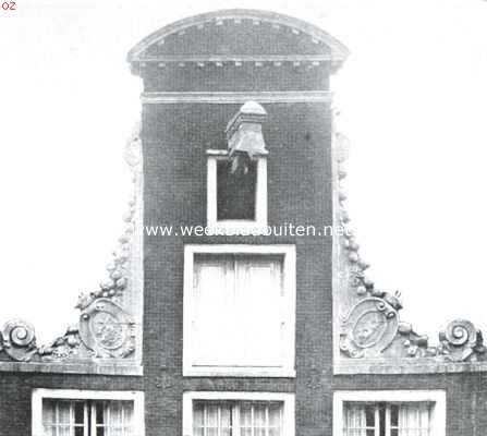 Noord-Holland, 1925, Amsterdam, De Leidsche buurt te Amsterdam. Top van een gevel aan de Leidschestraat 2