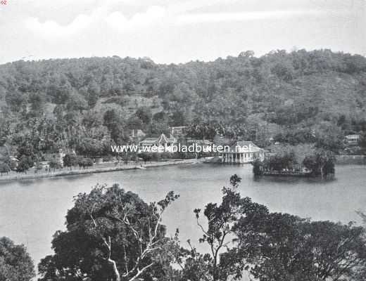 Sri Lanka, 1925, Kandy, In eene voormalige Hollandsche kolonie. Tempels aan het meer te Kandy