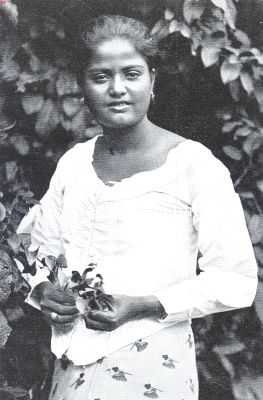 Sri Lanka, 1925, Onbekend, In eene voormalige Hollandsche kolonie. Singaleesche vrouw (kleurlinge)