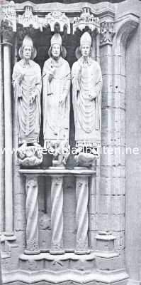 De kathedraal van Chartres. Groep heiligenbeelden van een der portieken (dertiende eeuw) 1