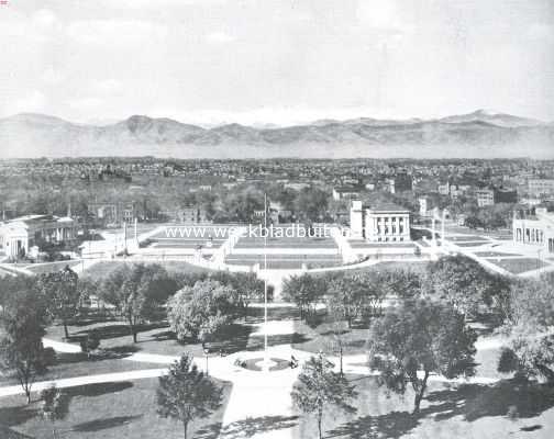 Amerika, 1925, Denver, Denver. Gezicht op Denver, de hoofdstad van den Amerikaanschen staat Colorado. Op den achtergrond de keten van het Rotsgebergte