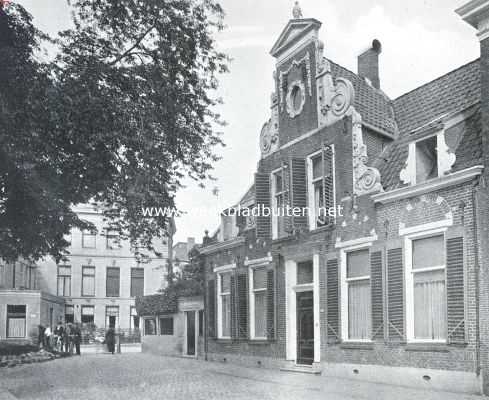 Fraaie gevels te Groningen. Huis aan het Martinikerkhof te Groningen