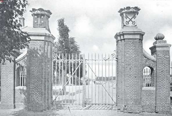 Noord-Holland, 1926, Heemstede, De oude tolpoort aan de trekvaart Haarlem-Leiden nabij de Zandvoortsche Laan, die wegens bouwvalligheid is afgebroken