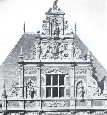 Groningen, 1926, Groningen, Midden topgevel van het Groningsche Academiegebouw