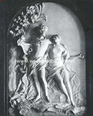 Noord-Holland, 1926, Amsterdam, Het Trippenhuis. Schoorsteenstuk in de vestiaire, voorstellende Apollo en Daphne, door den beeldhouwer Jean Baptiste Xavery in marmer gebeiteld