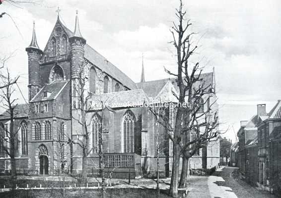 Zuid-Holland, 1926, Leiden, Twee vermaarde kerken van Leiden. De Pieterskerk, gezien van het zuidwesten