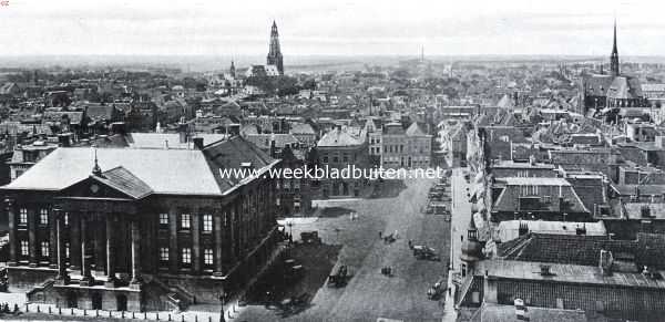 Groningen, 1926, Groningen, Groningen. Panorama van Groningen, van den Martinitoren gezien. Op den voorgrond het stadhuis
