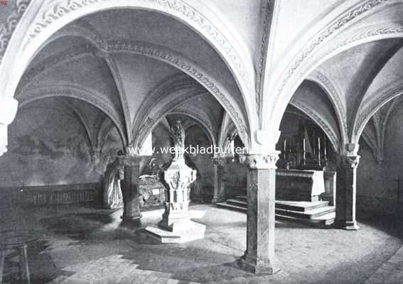 Frankrijk, 1926, Chambry, Chambry. Krocht in de kerk St. Pierre de Lmenc