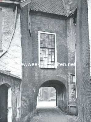 Gelderland, 1926, Zutphen, Een mooi stadsgezicht te Zutphen. Poort van het v.m. Predikheerenklooster, binnenzijde