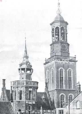 De Nieuwe Toren te Kampen. Links de Schepentoren van het Stadhuis