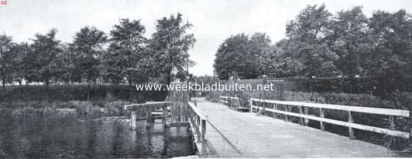 Noord-Holland, 1926, Naarden, Naarden's vestingwerken. Brug over de Buitenvestinggracht bij den weg naar Bussum