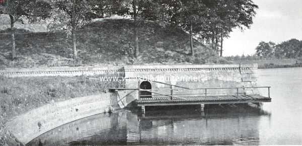 Noord-Holland, 1926, Naarden, Naarden's vestingwerken. Gedeelte van bastion Promers aan de binnenvestinggracht