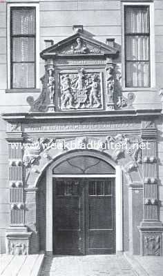 Zuid-Holland, 1926, Leerdam, Poort en daarop geplaatste geveltop van het v.m. Drostenhuis te Leerdam