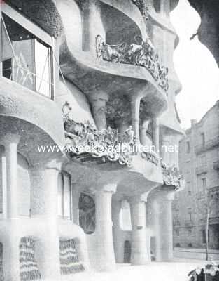 Spanje, 1926, Barcelona, Een staaltje van nieuw Catalonische bouwstijl, een huis te Barcelona