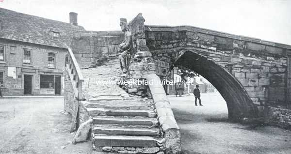 Engeland, 1926, Crowland, Veertiende eeuwsche brug te Crowland aan de Welland Rivier, in het Engelsche Graafschap Lincolnshire, dat zijn ontstaan dankt aan een in 1726 gestichte abdij, oudtijds het doel van vele pelgrims