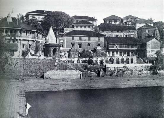 India, 1927, Mumbai, Aspecten van Bombay. Bombay. De Walhesswar-Tempelvijver